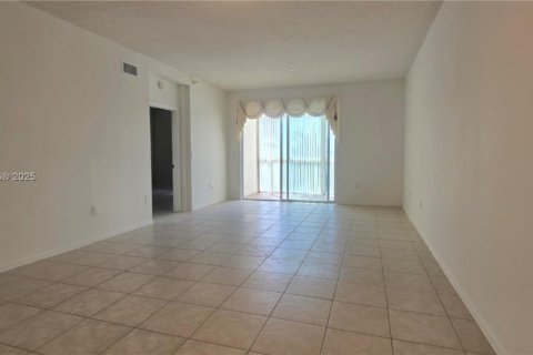 Condo in Tamarac, Florida, 2 bedrooms № 2060037 - photo 15