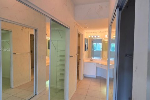 Condo in Tamarac, Florida, 2 bedrooms № 2060037 - photo 22