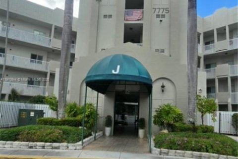 Condo in Tamarac, Florida, 2 bedrooms  № 2060037