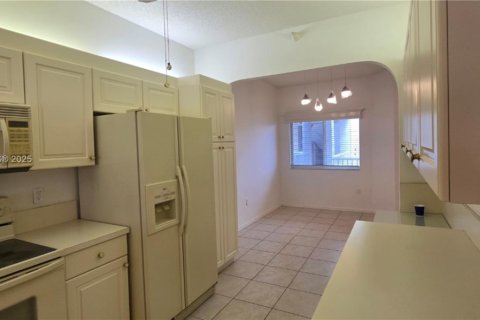 Condo in Tamarac, Florida, 2 bedrooms № 2060037 - photo 8
