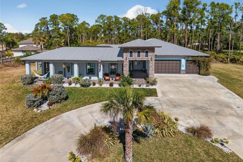 House in Port Charlotte, Florida 3 bedrooms, 279.45 sq.m. № 2103303