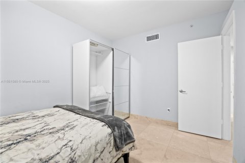Condo in Miami Beach, Florida, 2 bedrooms  № 2077098 - photo 23
