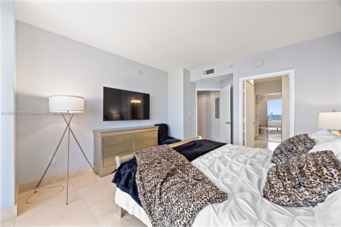 Condo in Miami Beach, Florida, 2 bedrooms  № 2077098 - photo 16