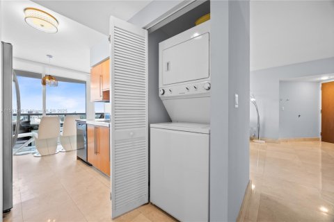Condo in Miami Beach, Florida, 2 bedrooms  № 2077098 - photo 11