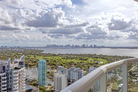 Condo in Miami Beach, Florida, 2 bedrooms  № 2077098 - photo 27