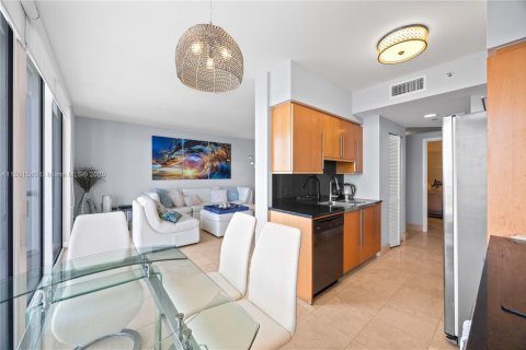 Condo in Miami Beach, Florida, 2 bedrooms  № 2077098 - photo 7