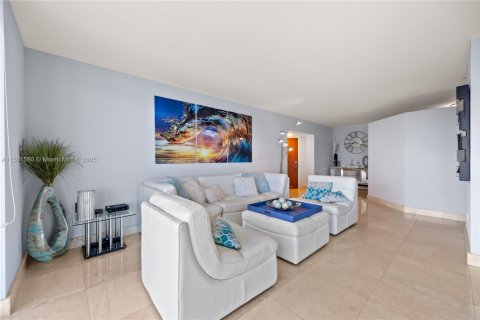 Condo in Miami Beach, Florida, 2 bedrooms  № 2077098 - photo 3