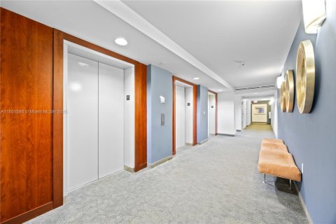 Condo in Miami Beach, Florida, 2 bedrooms  № 2077098 - photo 28