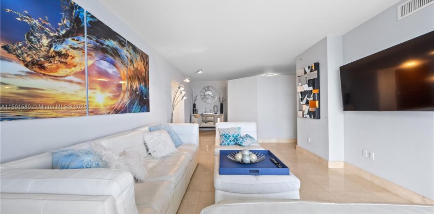 Condo in Miami Beach, Florida, 2 bedrooms  № 2077098