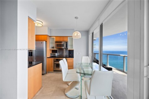 Condo in Miami Beach, Florida, 2 bedrooms  № 2077098 - photo 6