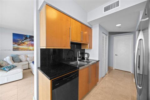Condo in Miami Beach, Florida, 2 bedrooms  № 2077098 - photo 8