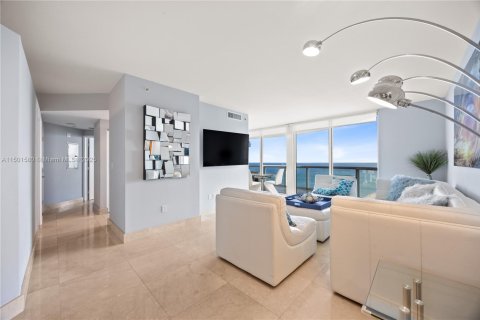 Condo in Miami Beach, Florida, 2 bedrooms  № 2077098 - photo 4
