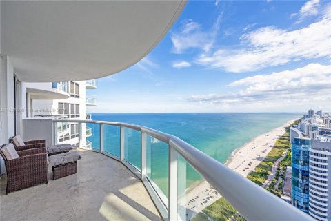 Condo in Miami Beach, Florida, 2 bedrooms  № 2077098 - photo 24