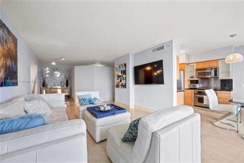 Condo in Miami Beach, Florida, 2 bedrooms  № 2077098 - photo 2