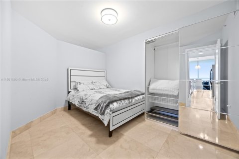 Condo in Miami Beach, Florida, 2 bedrooms  № 2077098 - photo 21