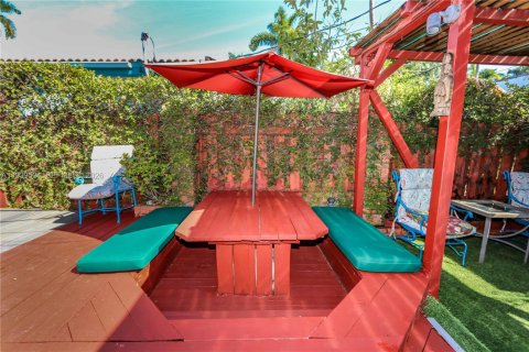 Villa ou maison à vendre à Hollywood, Floride: 3 chambres, 161.28 m2 № 1997456 - photo 27