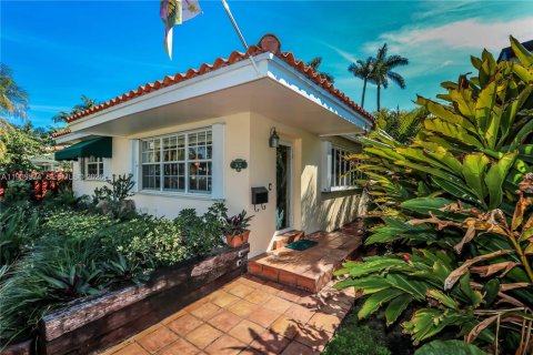 Villa ou maison à Hollywood, Floride 3 chambres, 161.28 m2 № 1997456