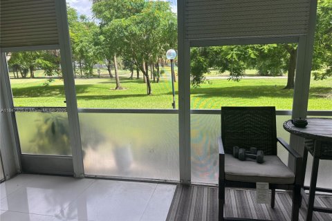 Condo in Pompano Beach, Florida, 3 bedrooms  № 1935912 - photo 18