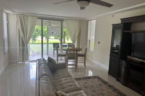 Condo in Pompano Beach, Florida, 3 bedrooms  № 1935912 - photo 16