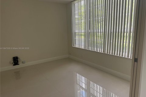 Condo in Pompano Beach, Florida, 3 bedrooms  № 1935912 - photo 21