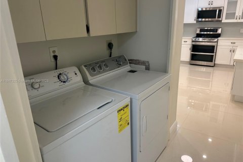 Condo in Pompano Beach, Florida, 3 bedrooms  № 1935912 - photo 10