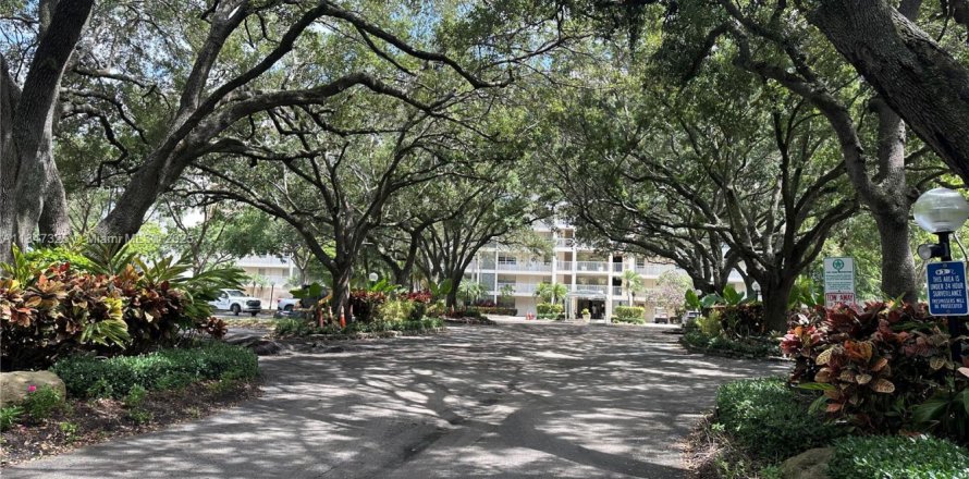Condo in Pompano Beach, Florida, 3 bedrooms № 1935912