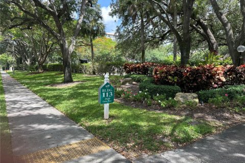 Condo in Pompano Beach, Florida, 3 bedrooms  № 1935912 - photo 4