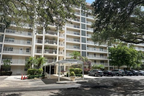 Condo in Pompano Beach, Florida, 3 bedrooms  № 1935912 - photo 3