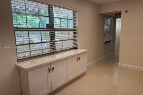 Condo in Pompano Beach, Florida, 3 bedrooms  № 1935912 - photo 8