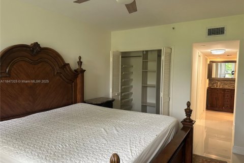 Condo in Pompano Beach, Florida, 3 bedrooms  № 1935912 - photo 28