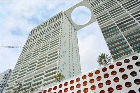 Снять в аренду кондоминиум в Майами, Флорида 1 спальня, 70.05м2, № 1954621 - фото 1