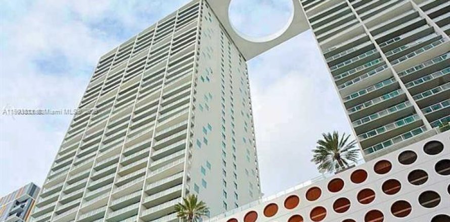 Кондоминиум с 1 спальней в Майами, Флорида № 1954621