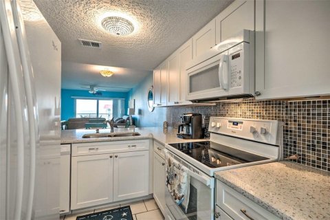 Condo in New Smyrna Beach, Florida, 2 bedrooms  № 1844767 - photo 15