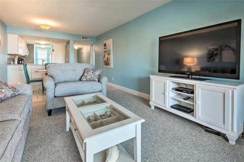 Condo in New Smyrna Beach, Florida, 2 bedrooms  № 1844767 - photo 12