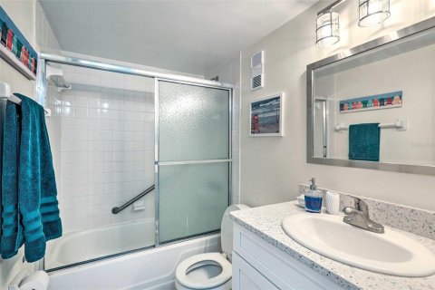 Condo in New Smyrna Beach, Florida, 2 bedrooms  № 1844767 - photo 16