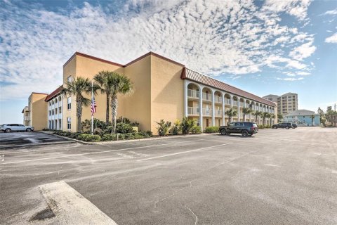 Condo in New Smyrna Beach, Florida, 2 bedrooms  № 1844767 - photo 1