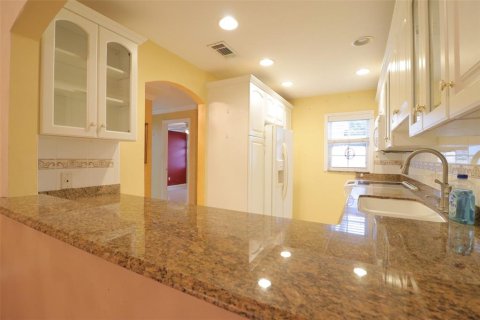 Copropriété à vendre à Tampa, Floride: 2 chambres, 93.83 m2 № 1916038 - photo 9