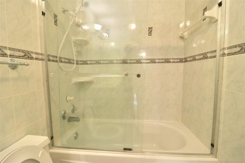 Copropriété à vendre à Tampa, Floride: 2 chambres, 93.83 m2 № 1916038 - photo 14