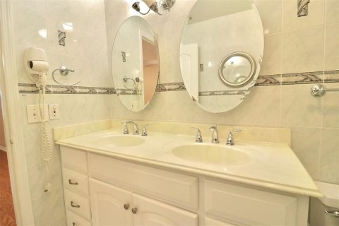 Copropriété à vendre à Tampa, Floride: 2 chambres, 93.83 m2 № 1916038 - photo 15