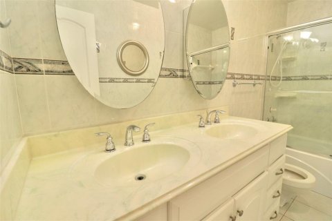 Copropriété à vendre à Tampa, Floride: 2 chambres, 93.83 m2 № 1916038 - photo 13