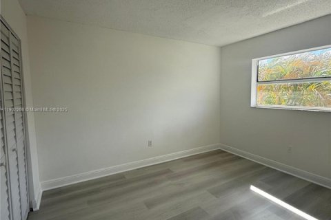 Apartment in Hialeah, Florida 3 bedrooms, 78.69 sq.m. № 1953621 - photo 11