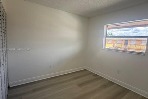 Apartment in Hialeah, Florida 3 bedrooms, 78.69 sq.m. № 1953621 - photo 6