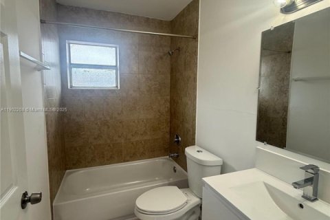 Apartment in Hialeah, Florida 3 bedrooms, 78.69 sq.m. № 1953621 - photo 7