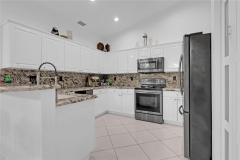 House in Boca Raton, Florida 3 bedrooms, 160.54 sq.m. № 1893302 - photo 17