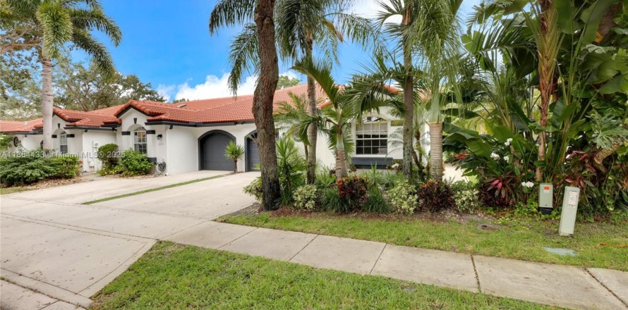 House in Boca Raton, Florida 3 bedrooms, 160.54 sq.m. № 1893302