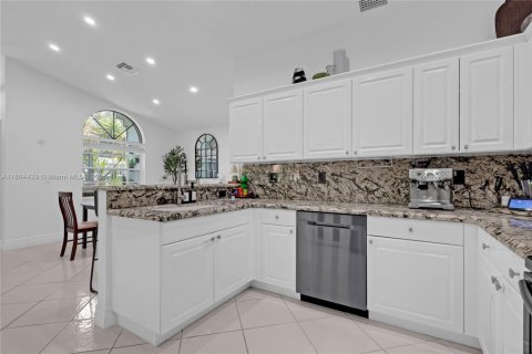 House in Boca Raton, Florida 3 bedrooms, 160.54 sq.m. № 1893302 - photo 18