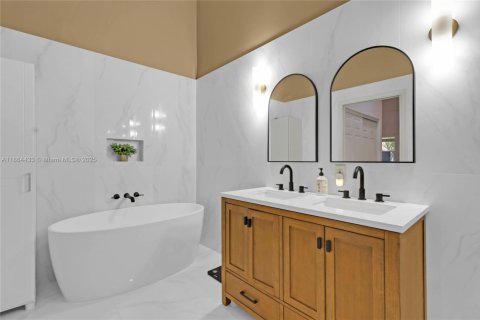 House in Boca Raton, Florida 3 bedrooms, 160.54 sq.m. № 1893302 - photo 24