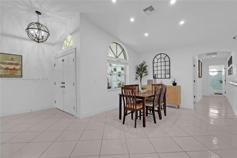 House in Boca Raton, Florida 3 bedrooms, 160.54 sq.m. № 1893302 - photo 14