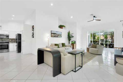 House in Boca Raton, Florida 3 bedrooms, 160.54 sq.m. № 1893302 - photo 8