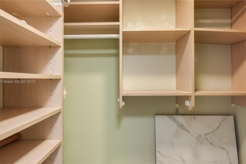 Condo in North Miami, Florida, 1 bedroom  № 2016708 - photo 15